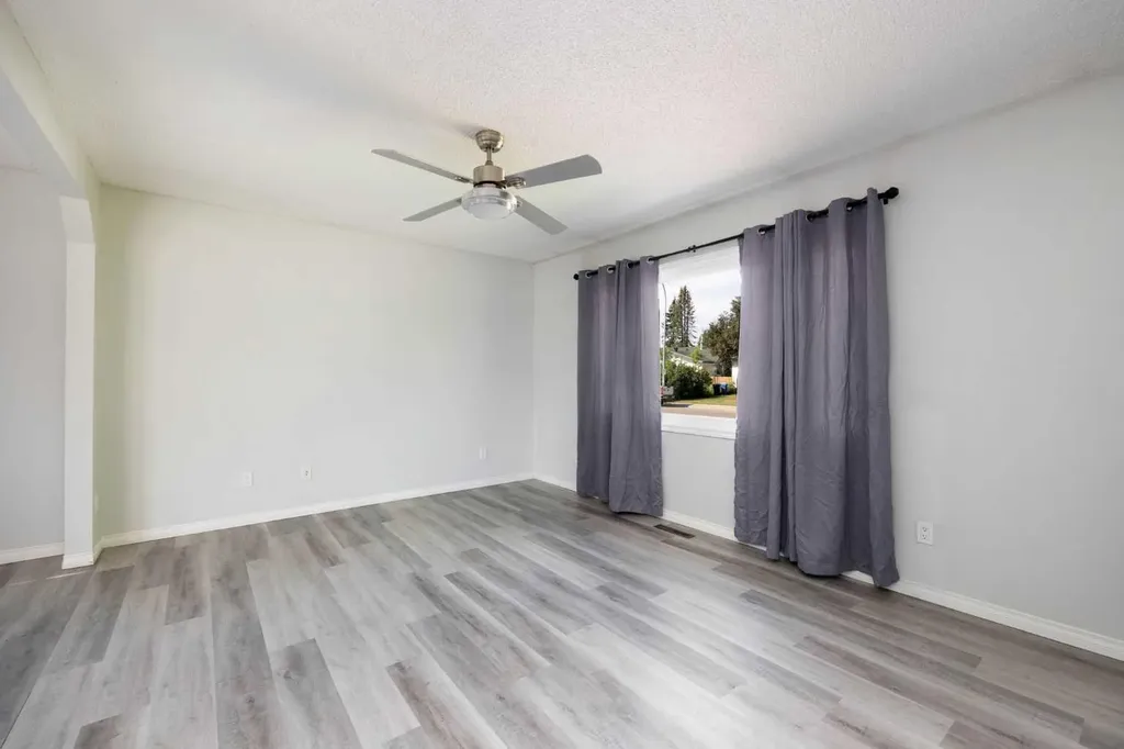 105 Hill Drive Fort Mcmurray AB T9H 2B4