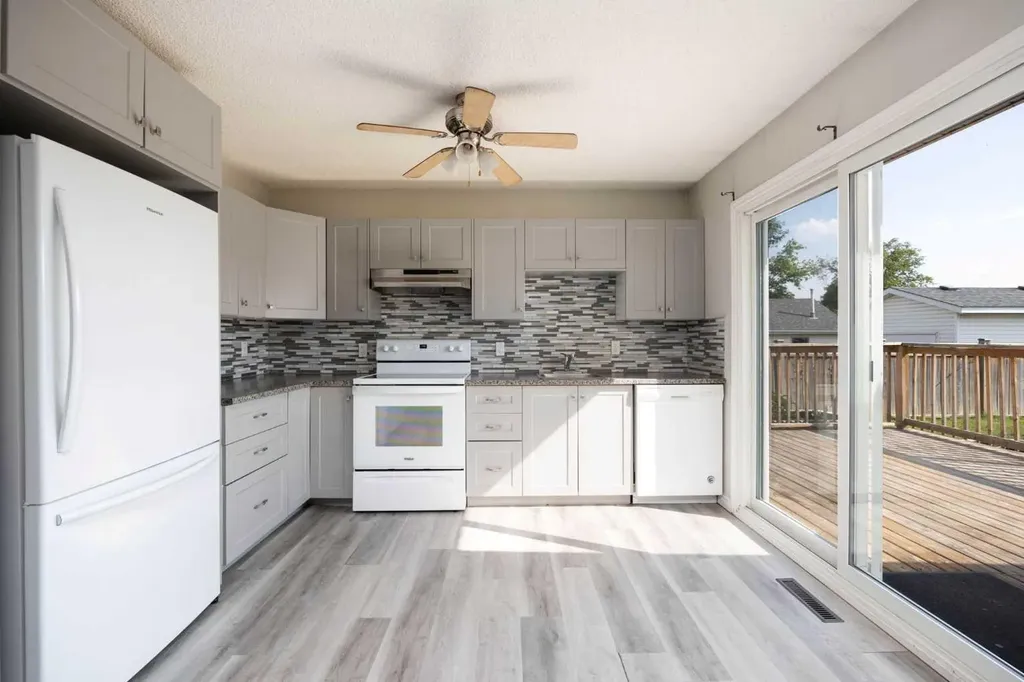 105 Hill Drive Fort Mcmurray AB T9H 2B4