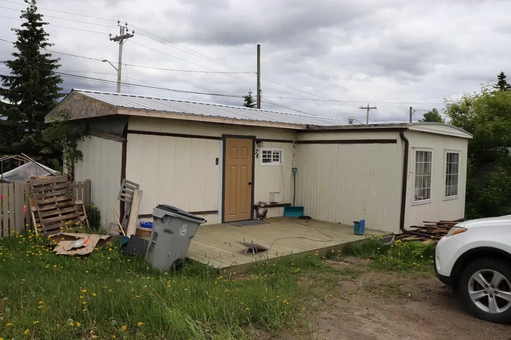 810 56 Street Edson AB T7E 1P4
