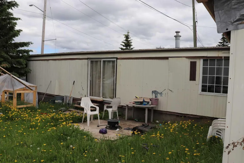 810 56 Street Edson AB T7E 1P4