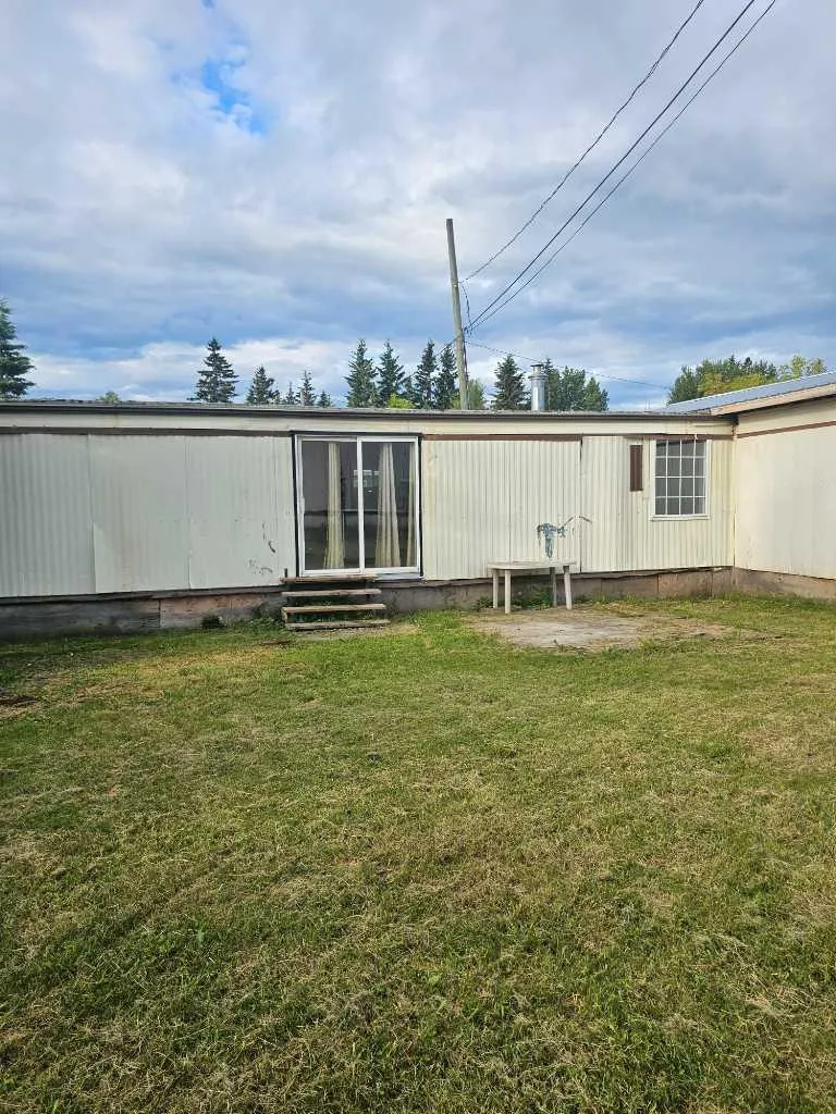 810 56 Street Edson AB T7E 1P4