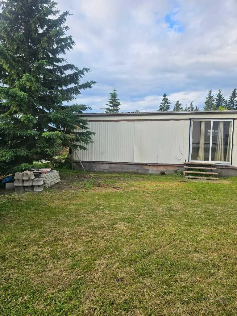810 56 Street Edson AB T7E 1P4