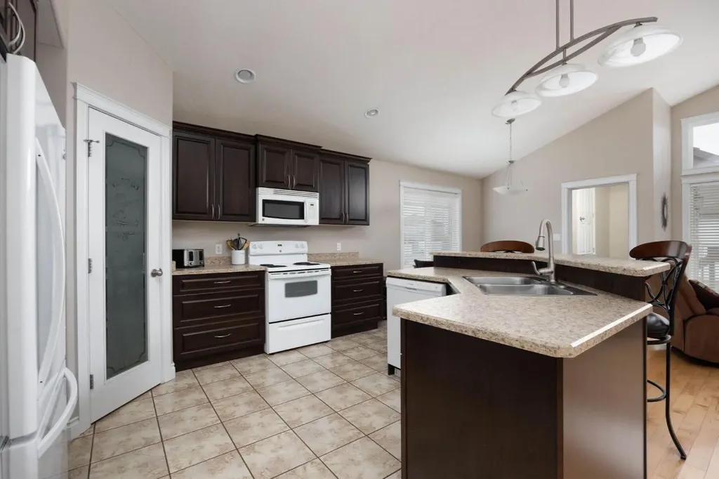 180 Mountain Avens Crescent Fort Mcmurray AB T9K 1Y1