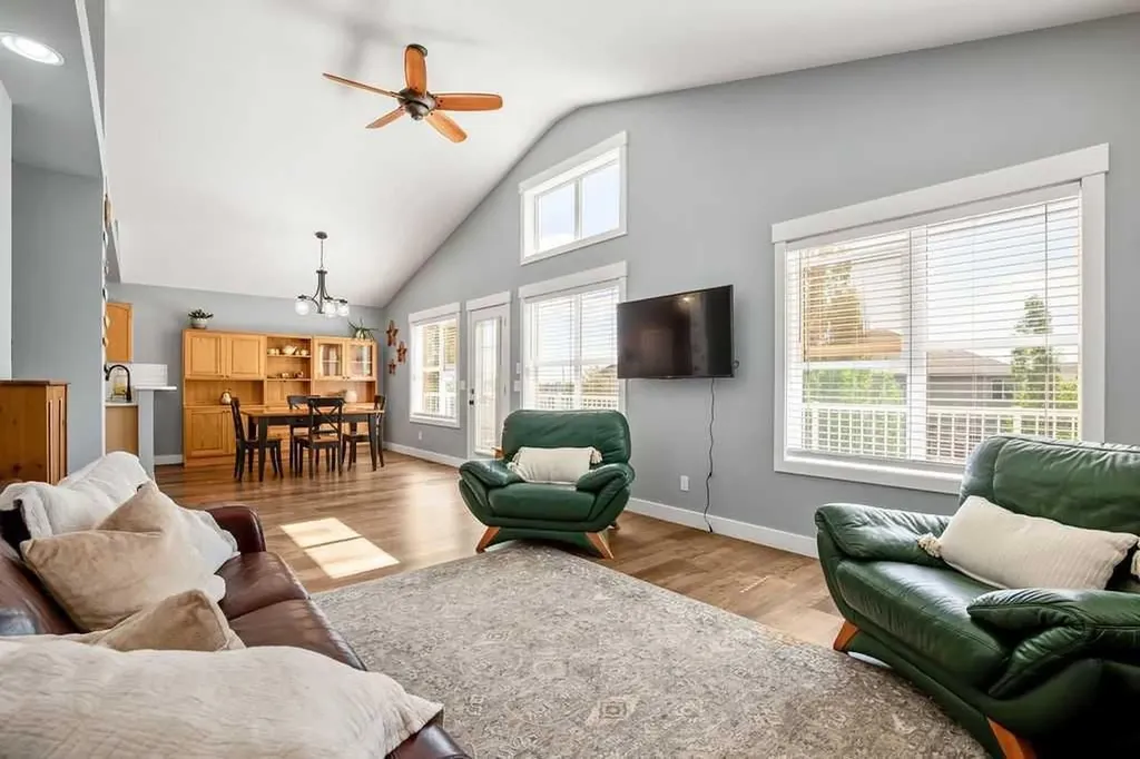 43 Cimarron Park Green Okotoks AB T1S 2K2