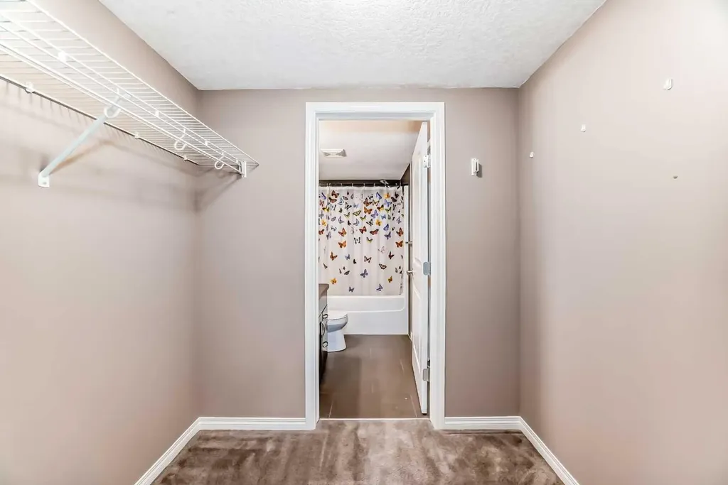 115 Prestwick Villas SE Calgary AB T2Z 0M8