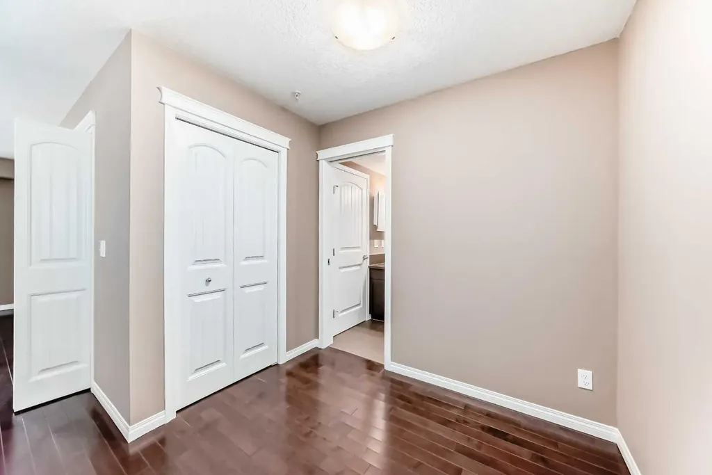 115 Prestwick Villas SE Calgary AB T2Z 0M8
