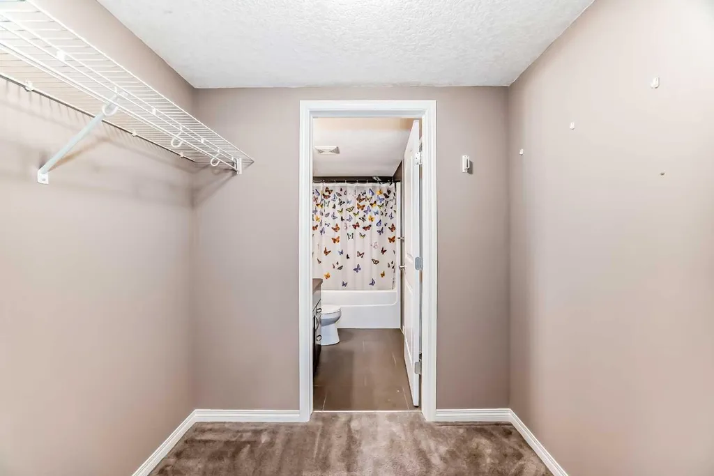 115 Prestwick Villas SE Calgary AB T2Z 0M8