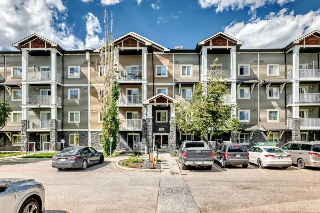 115 Prestwick Villas SE Calgary AB T2Z 0M8