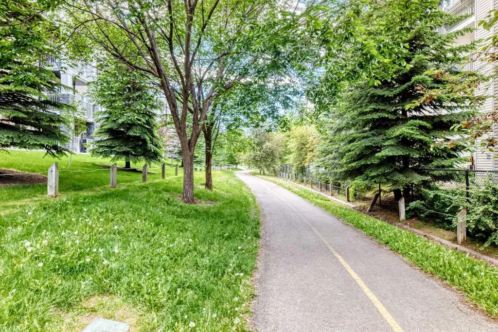 115 Prestwick Villas SE Calgary AB T2Z 0M8