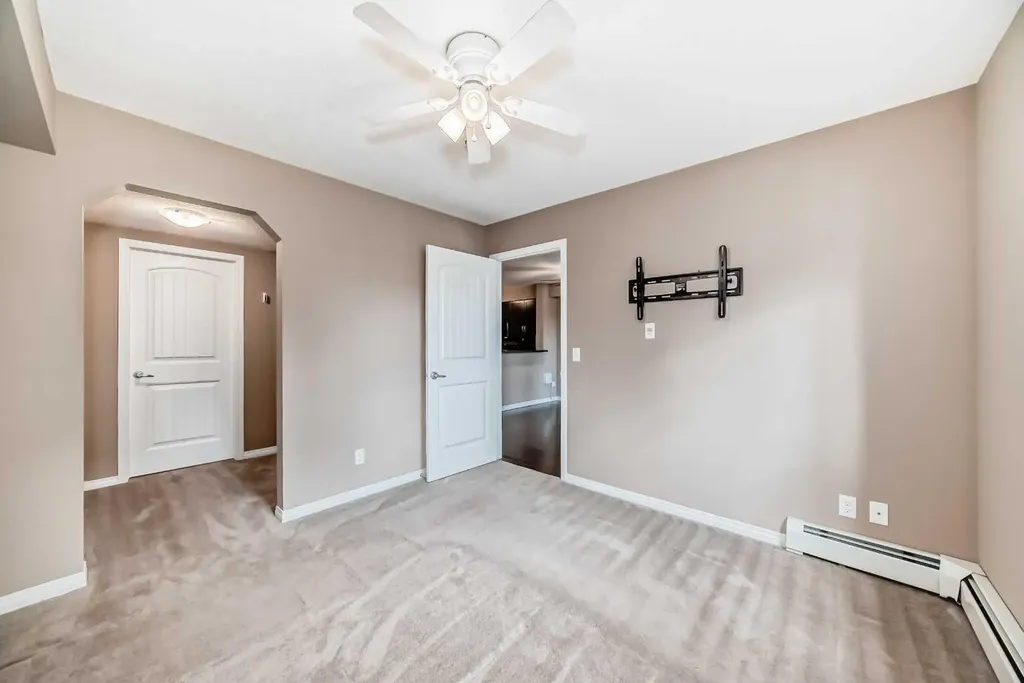 115 Prestwick Villas SE Calgary AB T2Z 0M8