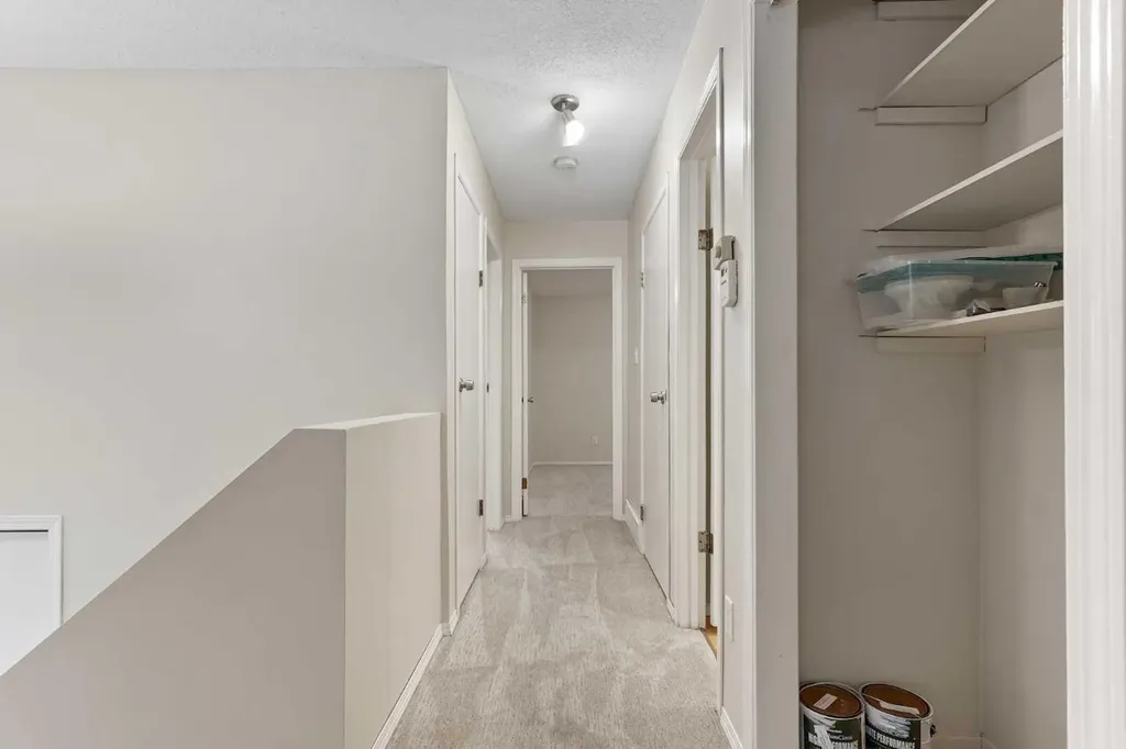 182 Oxford Road W Lethbridge AB T1K 4V4