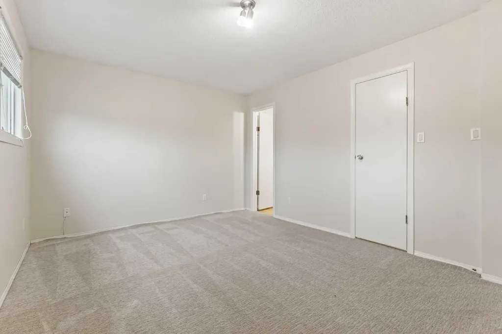 182 Oxford Road W Lethbridge AB T1K 4V4