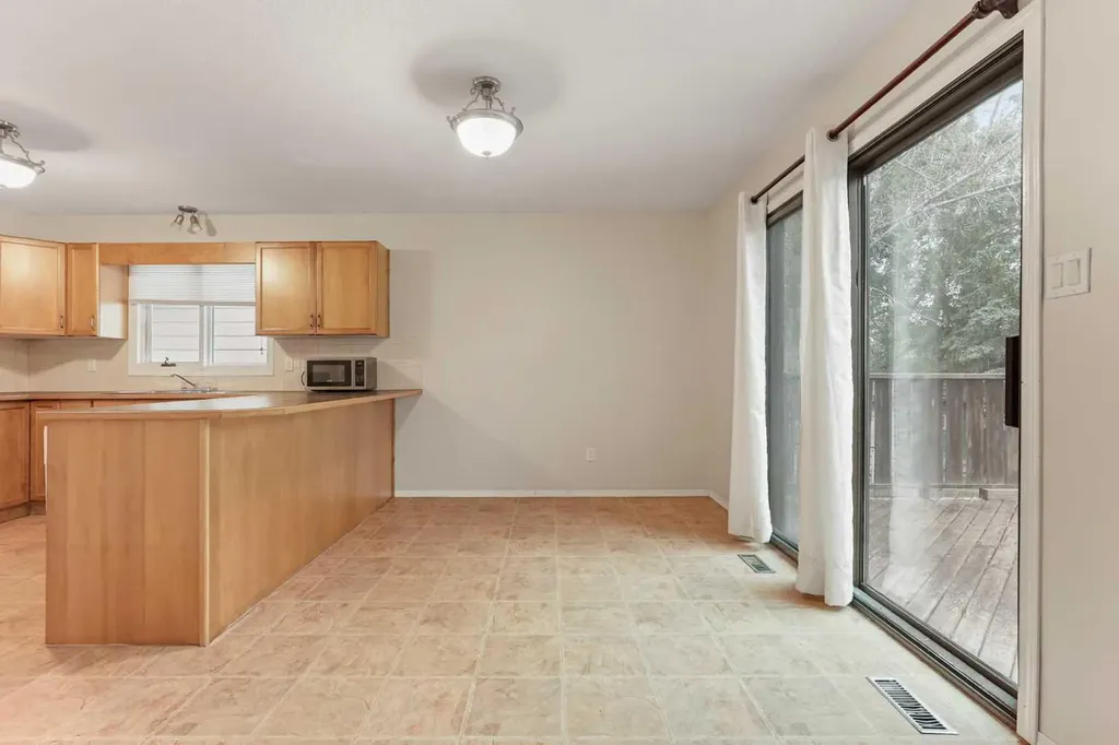 182 Oxford Road W Lethbridge AB T1K 4V4