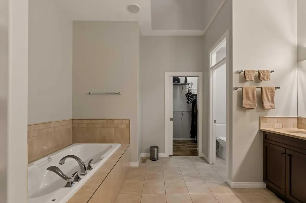229 Elgin Estates Park SE Calgary AB T2Z 0N7