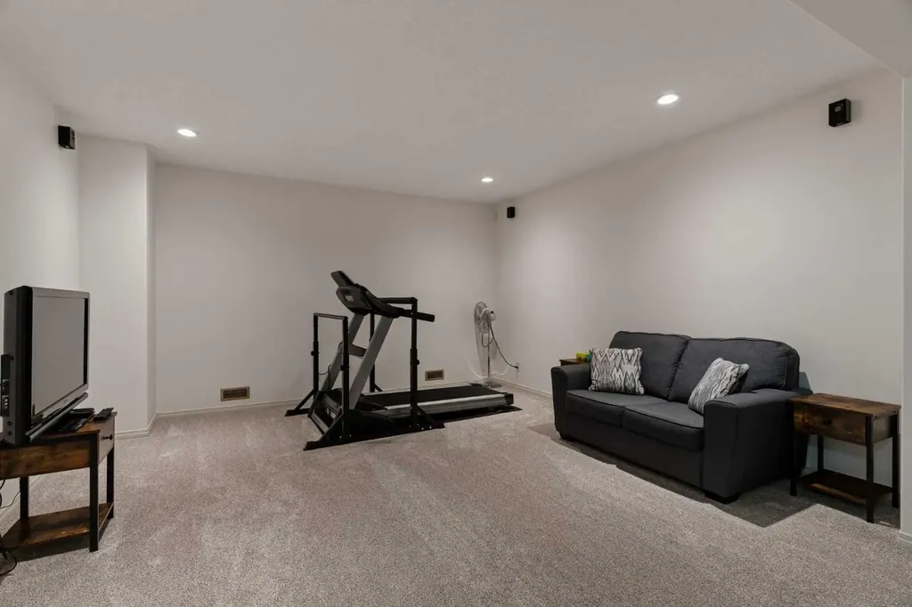 229 Elgin Estates Park SE Calgary AB T2Z 0N7