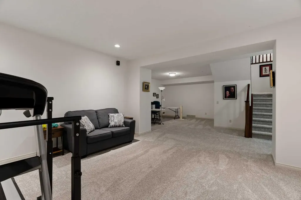 229 Elgin Estates Park SE Calgary AB T2Z 0N7
