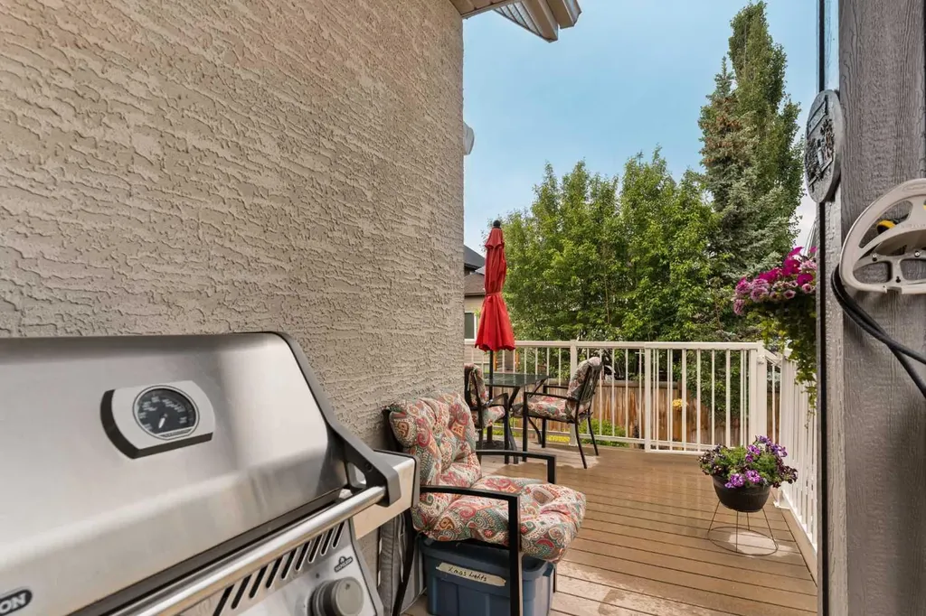 229 Elgin Estates Park SE Calgary AB T2Z 0N7