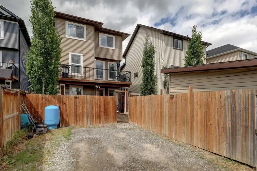 66 Heritage Boulevard Cochrane AB T4C 2M1