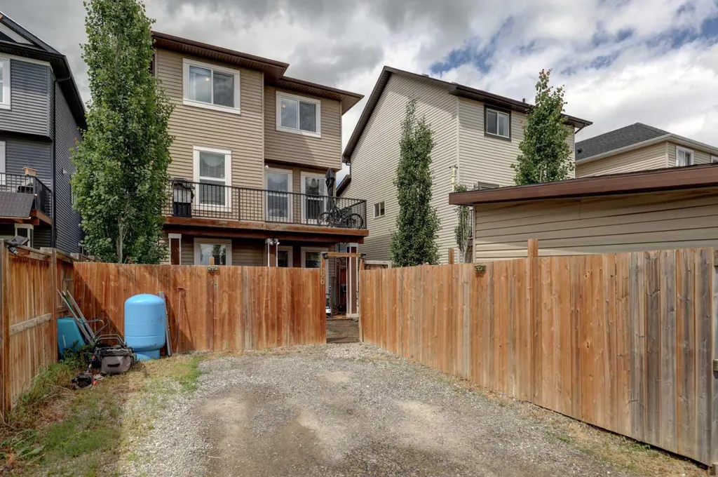 66 Heritage Boulevard Cochrane AB T4C 2M1