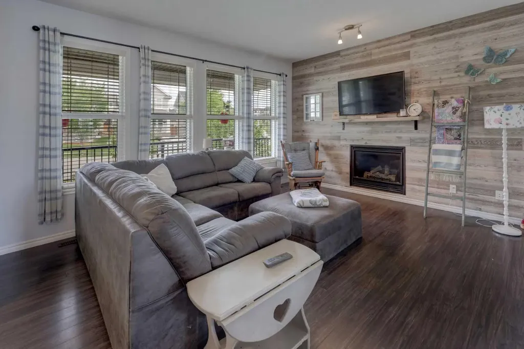 66 Heritage Boulevard Cochrane AB T4C 2M1