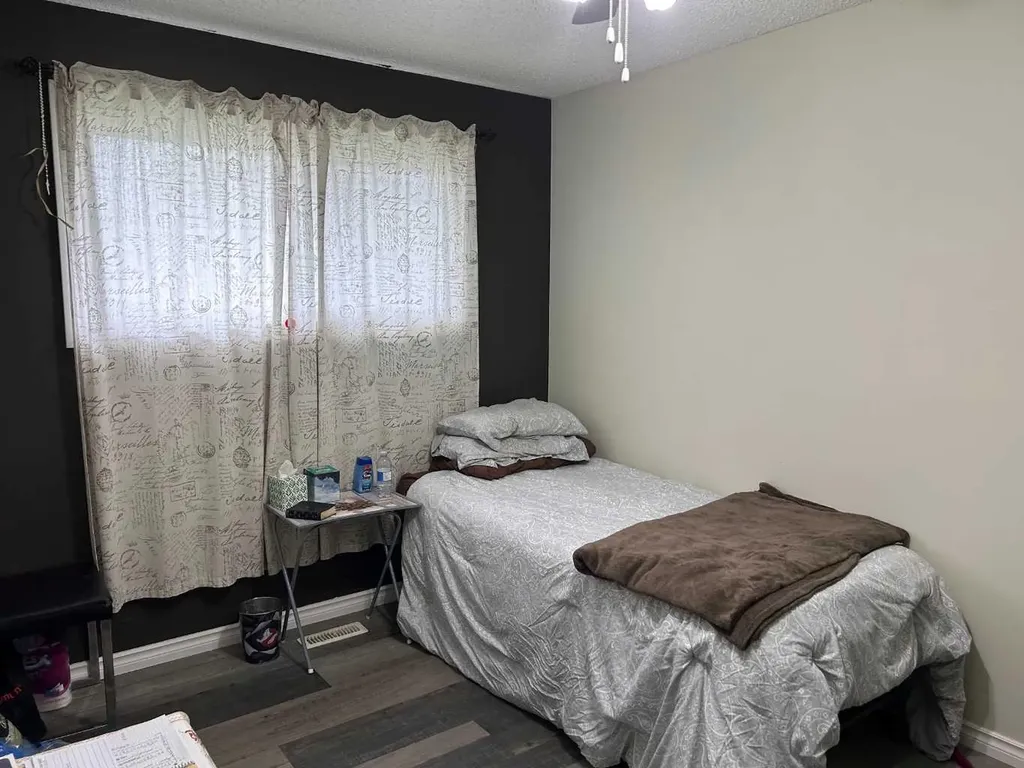 449 20 Street NE Medicine Hat AB T1C1B9