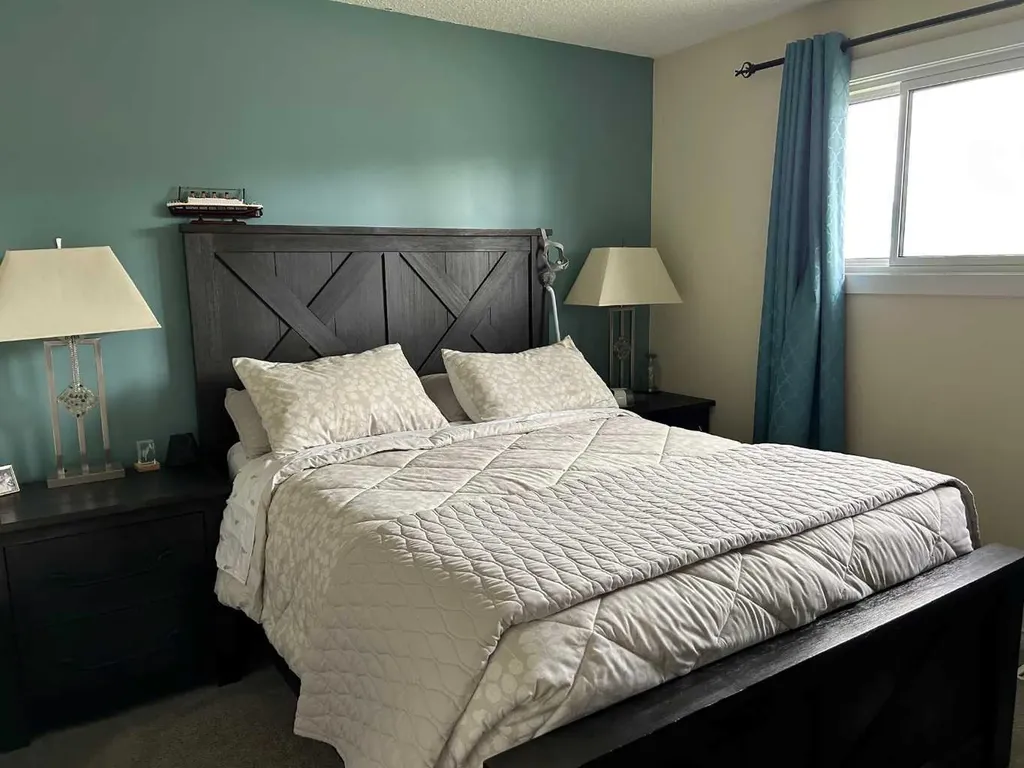 449 20 Street NE Medicine Hat AB T1C1B9