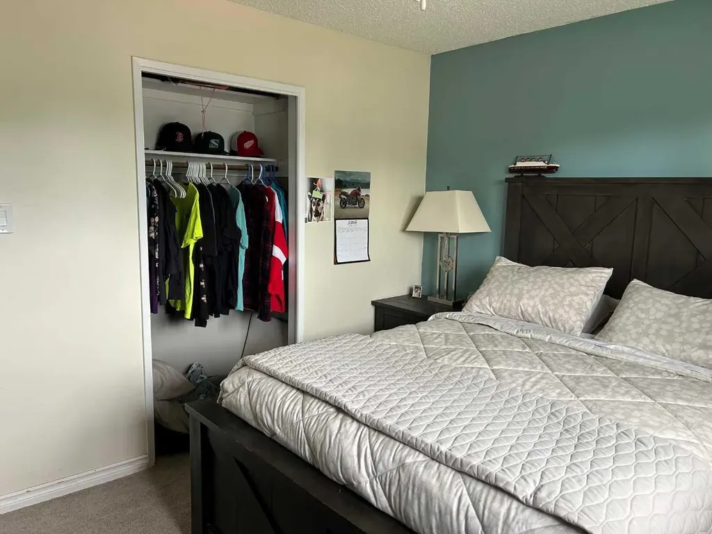 449 20 Street NE Medicine Hat AB T1C1B9