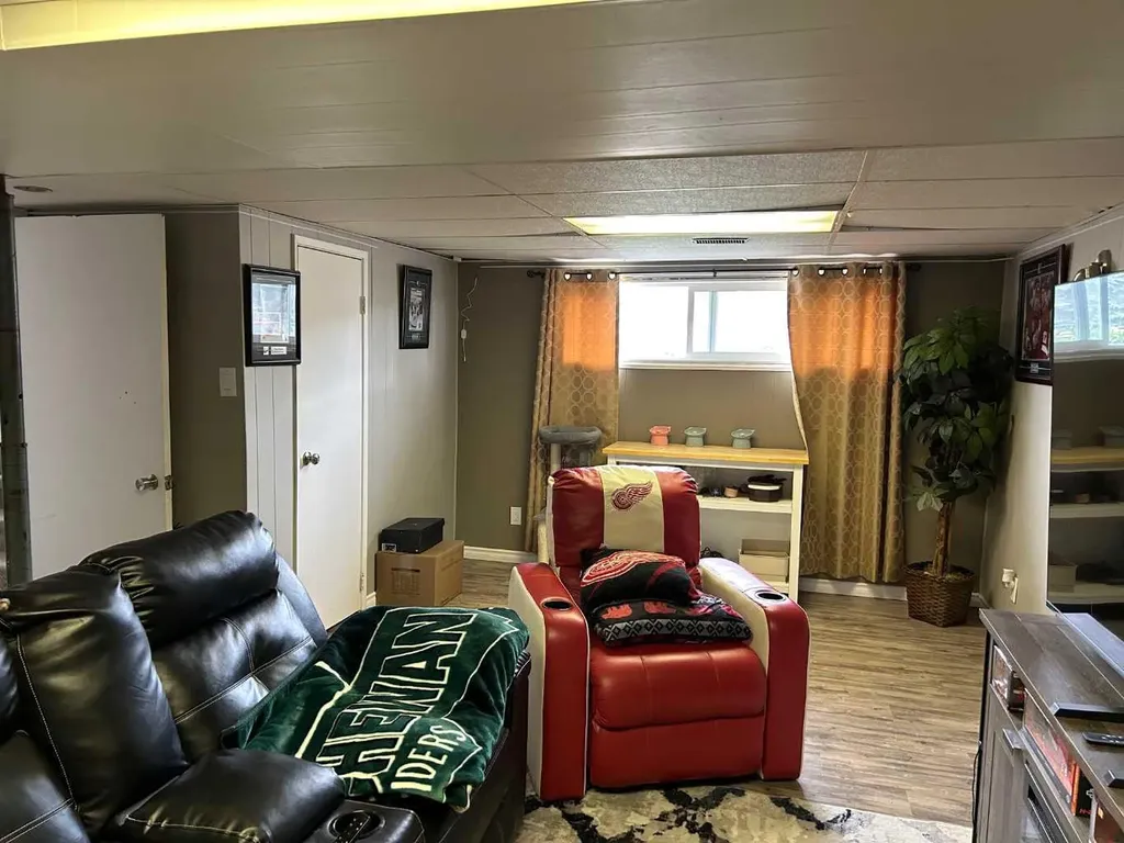 449 20 Street NE Medicine Hat AB T1C1B9