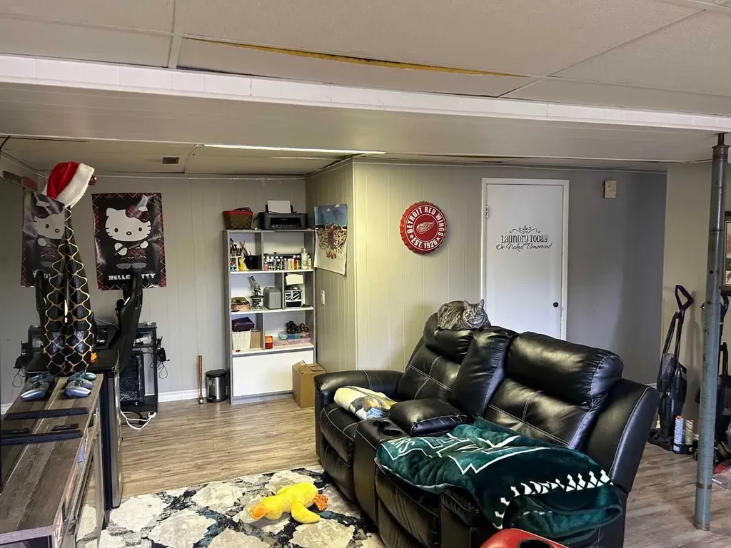 449 20 Street NE Medicine Hat AB T1C1B9