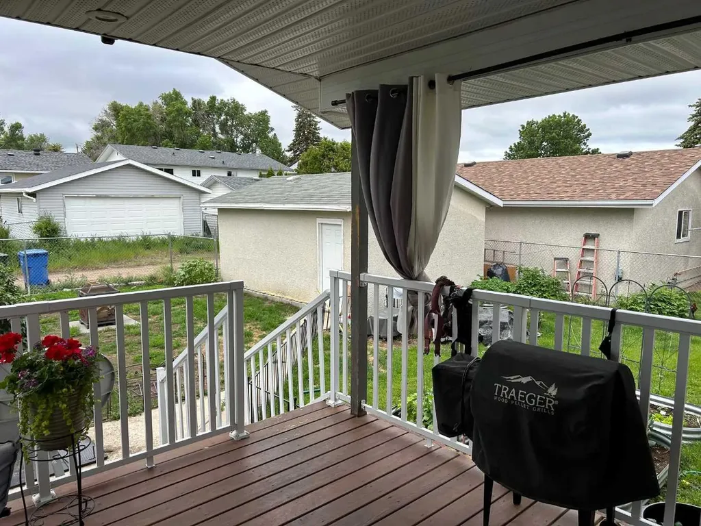 449 20 Street NE Medicine Hat AB T1C1B9