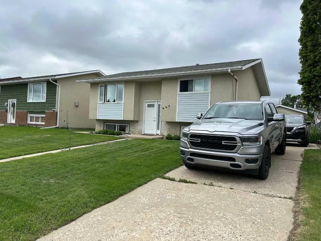 449 20 Street NE Medicine Hat AB T1C1B9