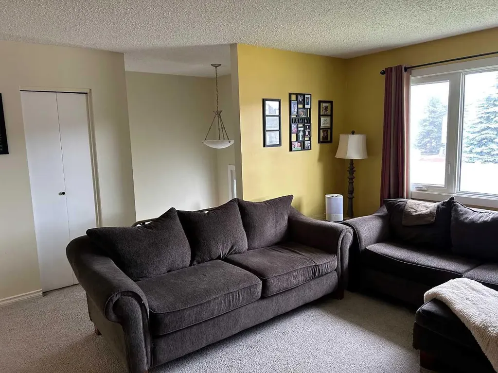 449 20 Street NE Medicine Hat AB T1C1B9