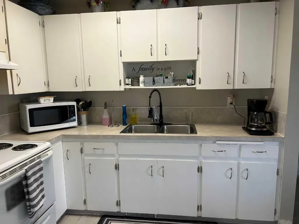 449 20 Street NE Medicine Hat AB T1C1B9