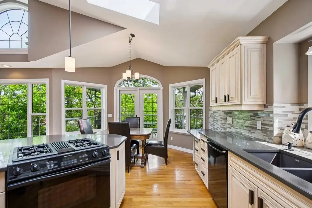 8816 48 Avenue Calgary AB T3B 2B2