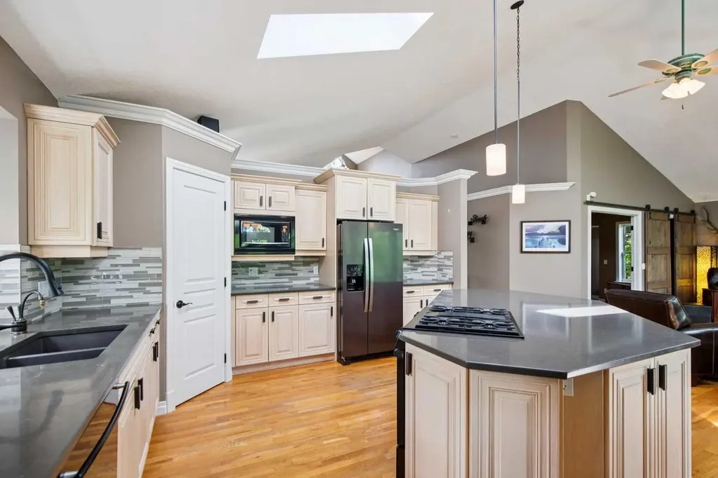 8816 48 Avenue Calgary AB T3B 2B2