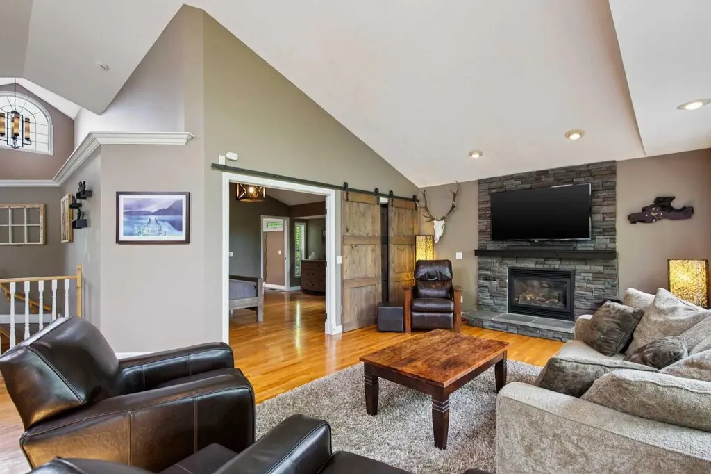 8816 48 Avenue Calgary AB T3B 2B2