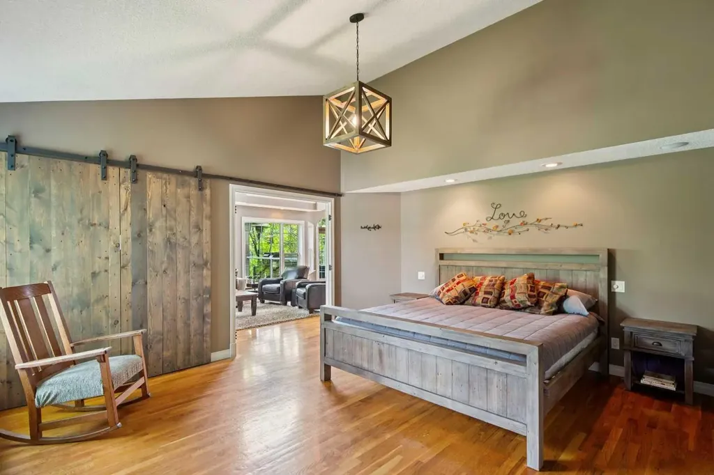 8816 48 Avenue Calgary AB T3B 2B2