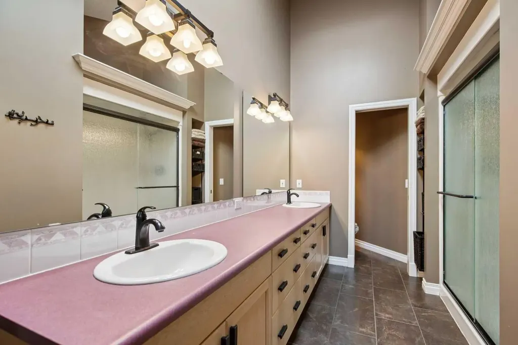 8816 48 Avenue Calgary AB T3B 2B2