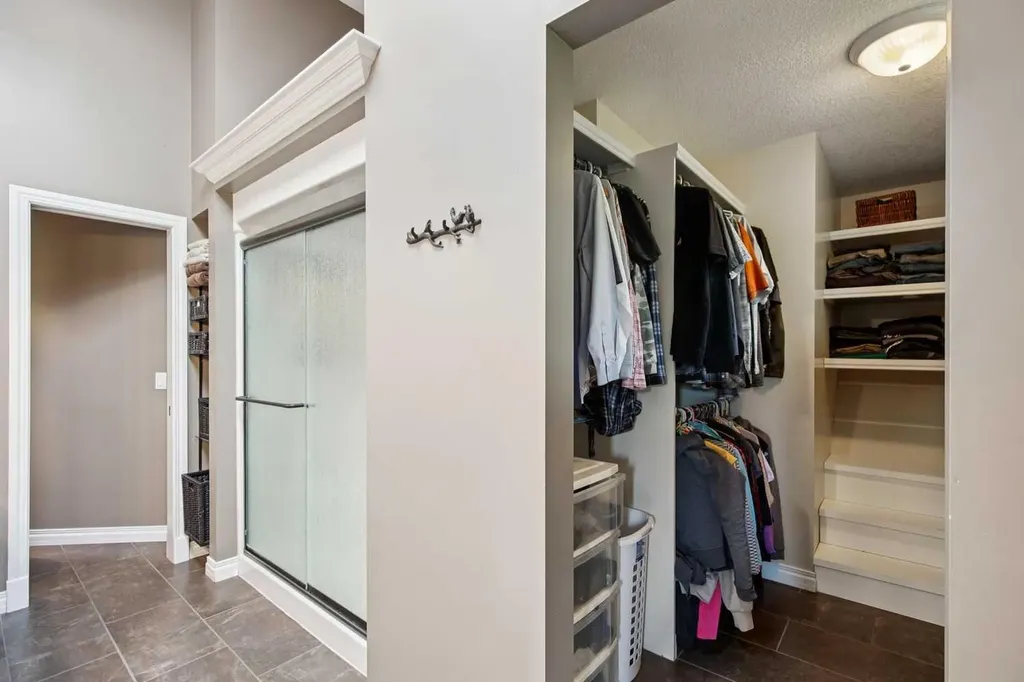 8816 48 Avenue Calgary AB T3B 2B2
