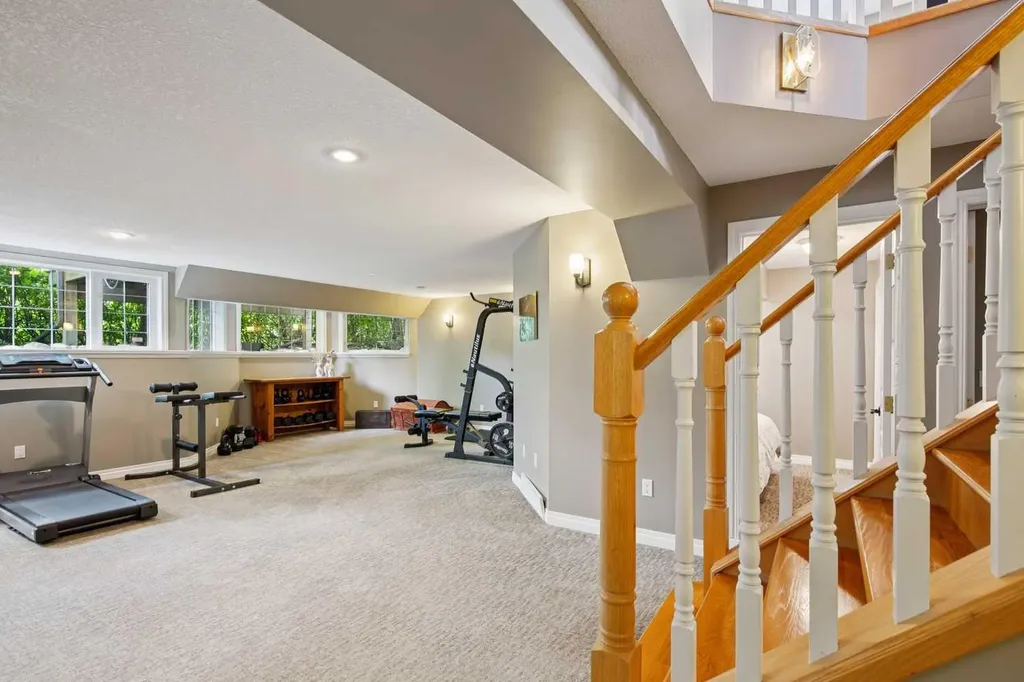 8816 48 Avenue Calgary AB T3B 2B2