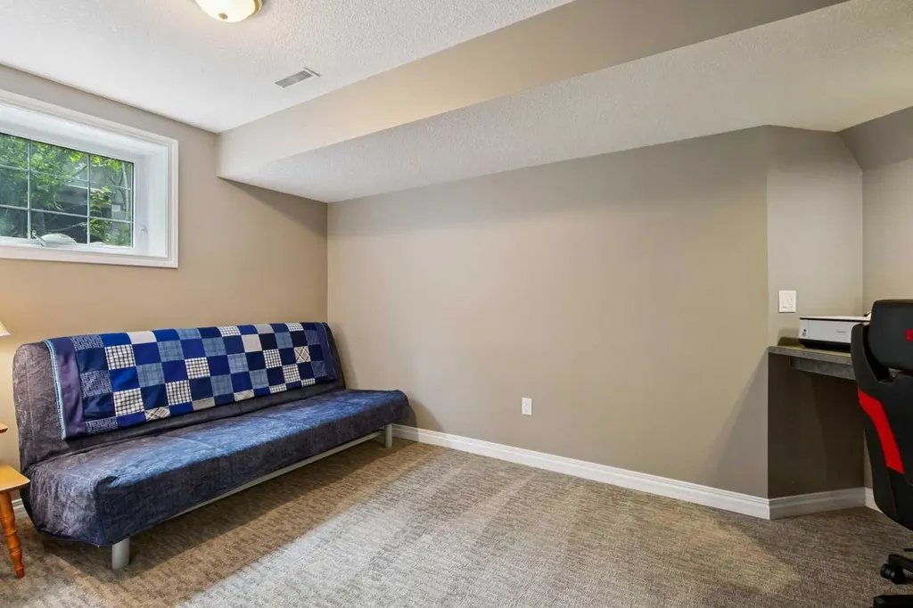 8816 48 Avenue Calgary AB T3B 2B2