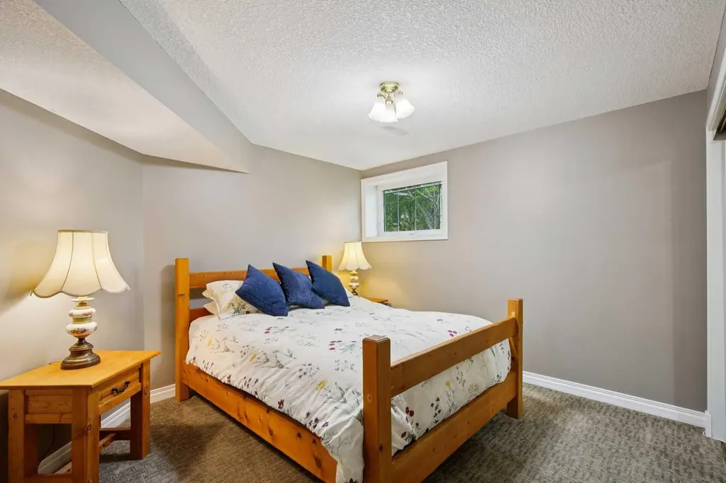 8816 48 Avenue Calgary AB T3B 2B2