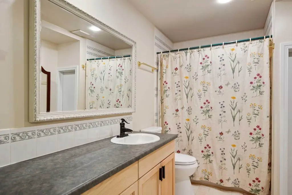 8816 48 Avenue Calgary AB T3B 2B2