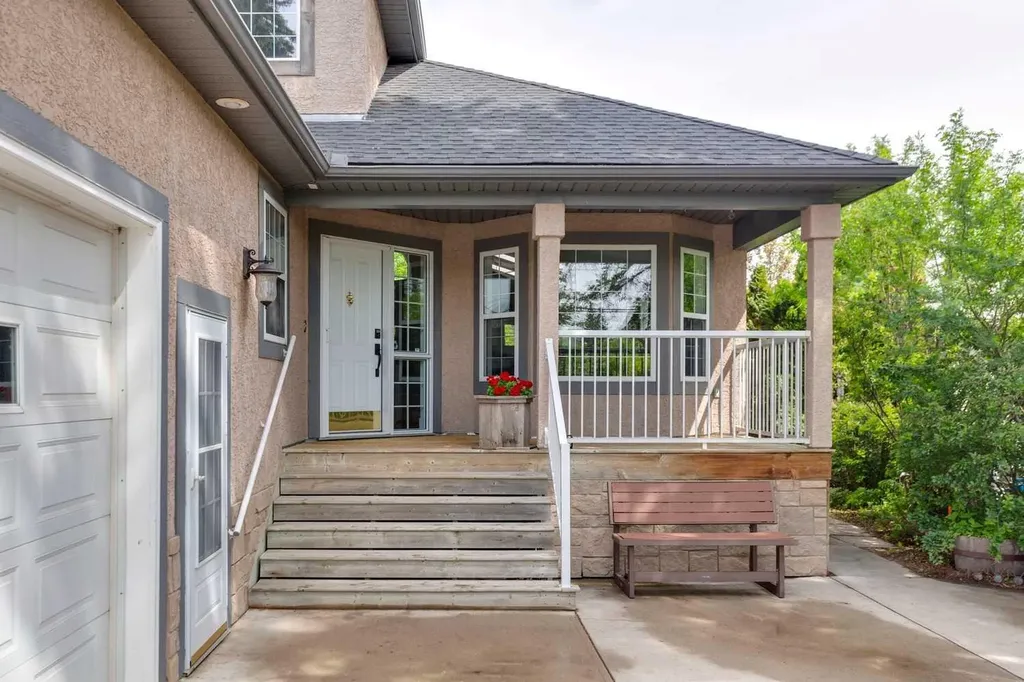 8816 48 Avenue Calgary AB T3B 2B2