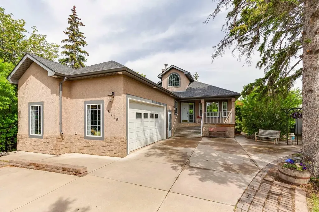 8816 48 Avenue Calgary AB T3B 2B2