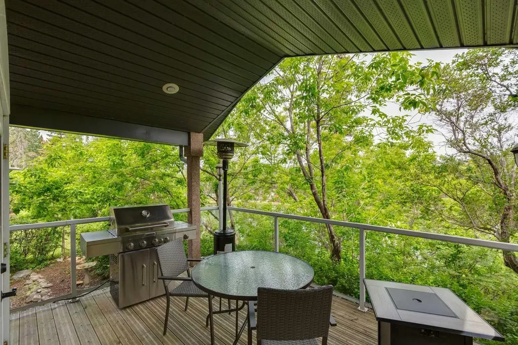 8816 48 Avenue Calgary AB T3B 2B2