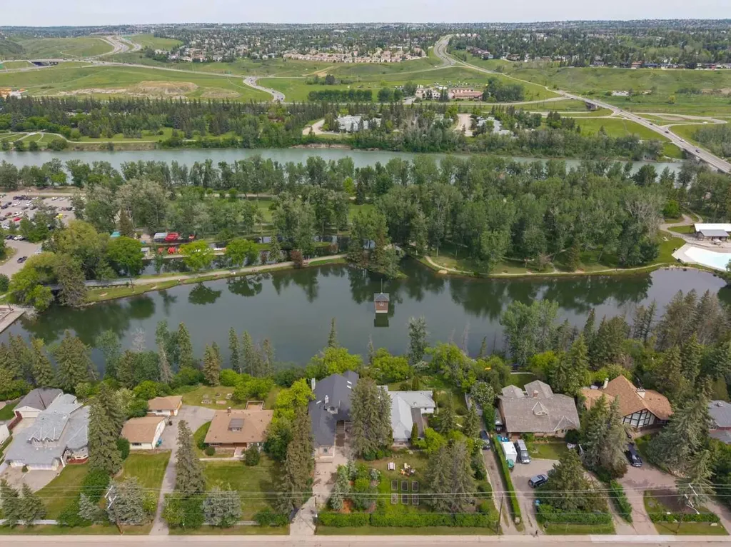 8816 48 Avenue Calgary AB T3B 2B2