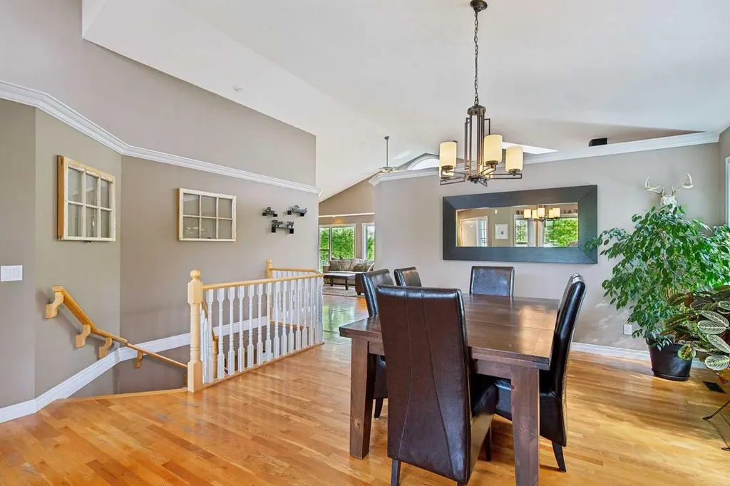 8816 48 Avenue Calgary AB T3B 2B2