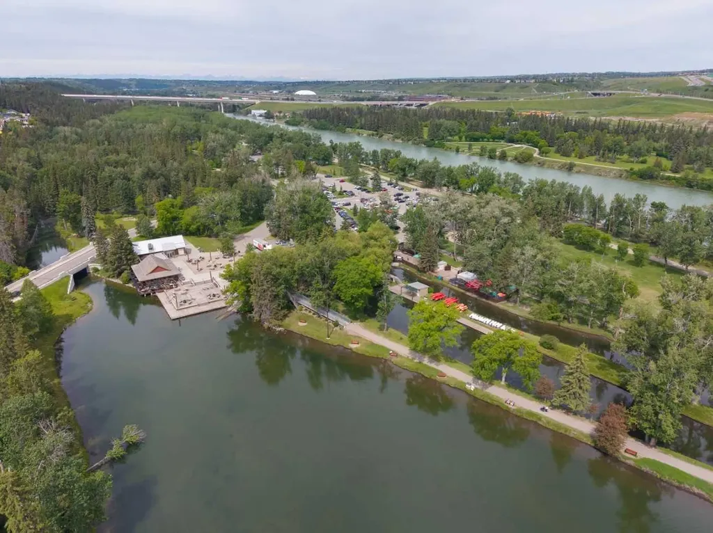 8816 48 Avenue Calgary AB T3B 2B2
