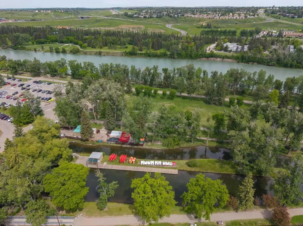 8816 48 Avenue Calgary AB T3B 2B2